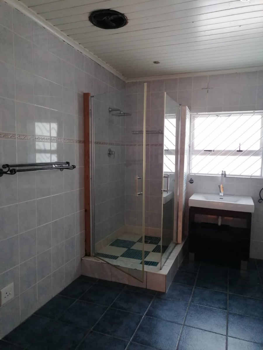 6 Bedroom Property for Sale in Newfields Western Cape